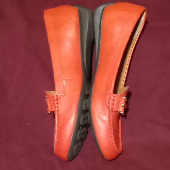 🛍️ BUNDLE ONLY 🛍️Chaps Red and Orange Loafers with Gold Accent - Picture 2 of 9